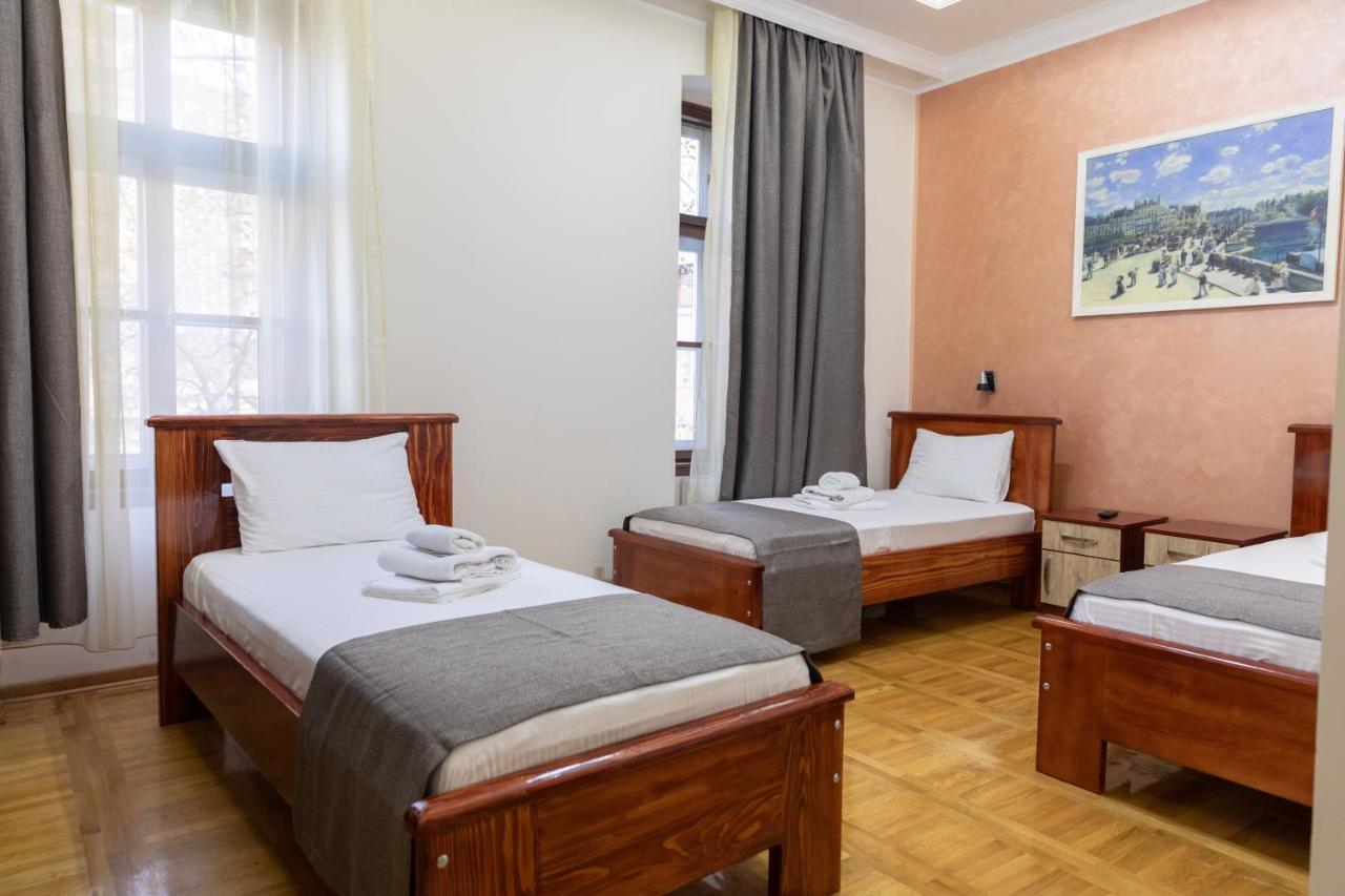 Hotel Kutko Pančevo エクステリア 写真
