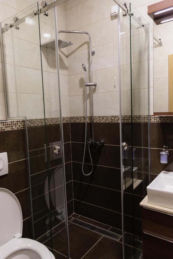 Hotel Kutko Pančevo エクステリア 写真