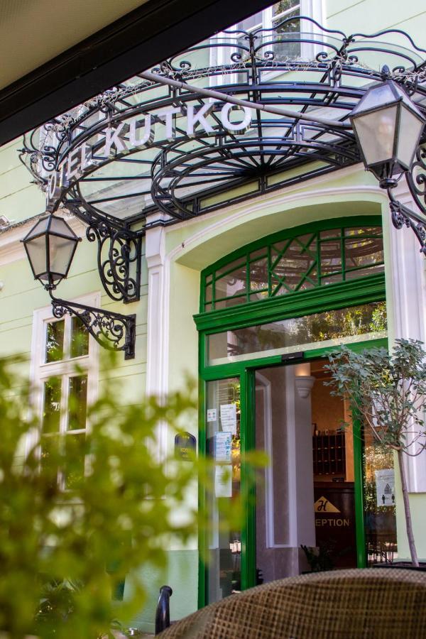 Hotel Kutko Pančevo エクステリア 写真