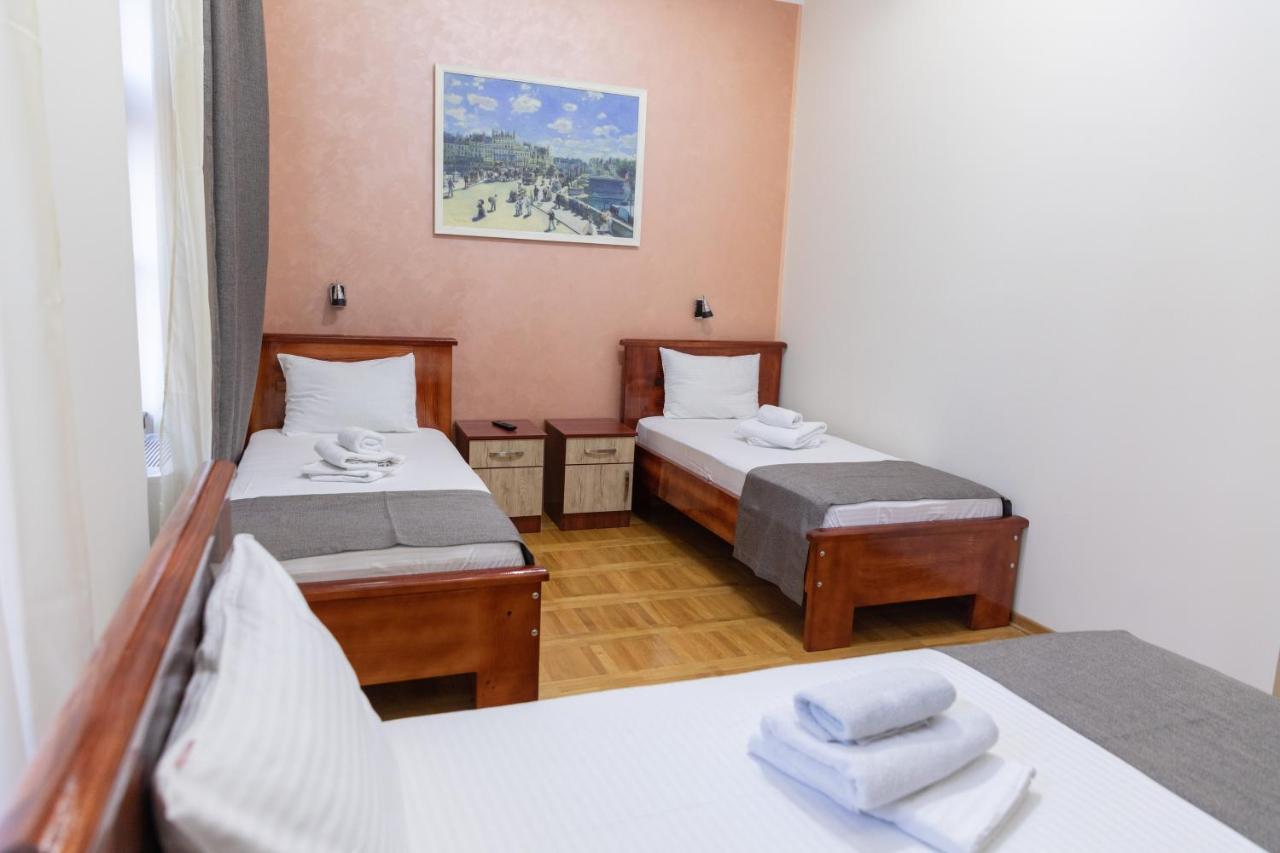 Hotel Kutko Pančevo エクステリア 写真