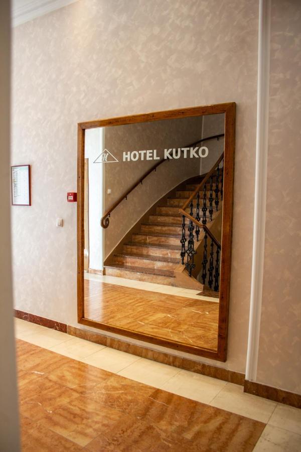 Hotel Kutko Pančevo エクステリア 写真
