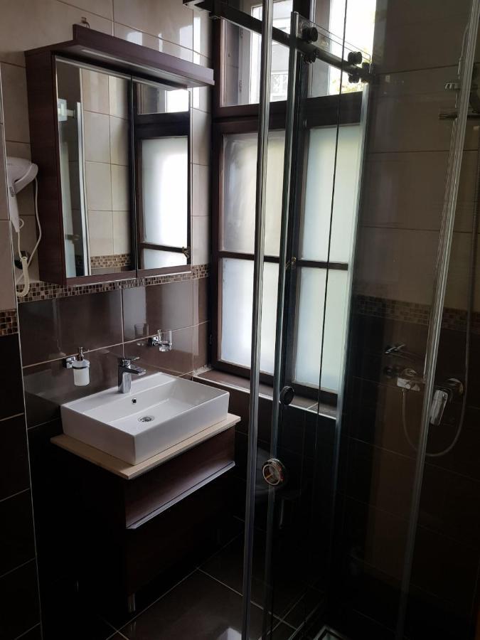Hotel Kutko Pančevo エクステリア 写真