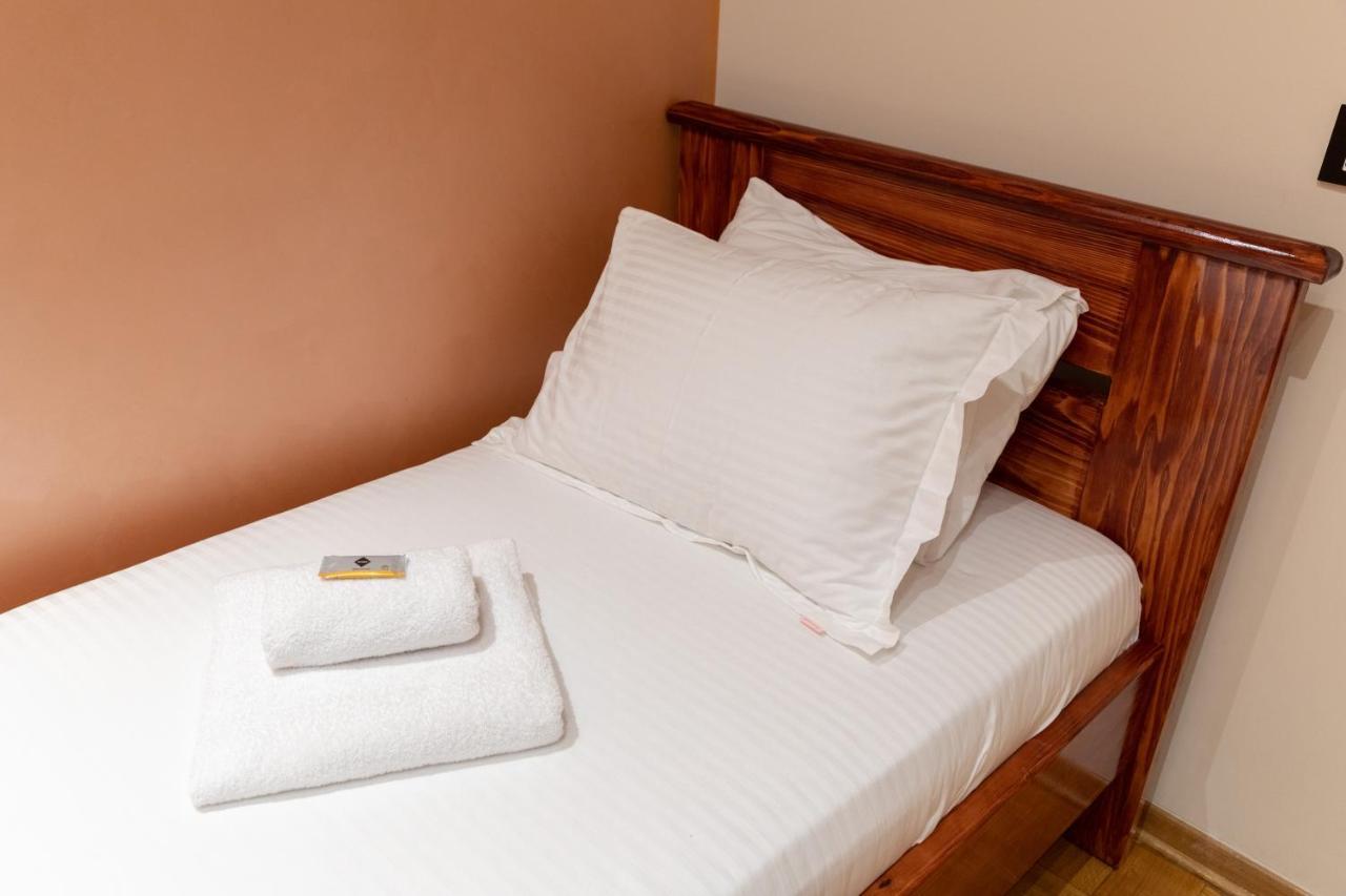 Hotel Kutko Pančevo エクステリア 写真