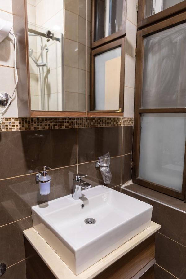 Hotel Kutko Pančevo エクステリア 写真