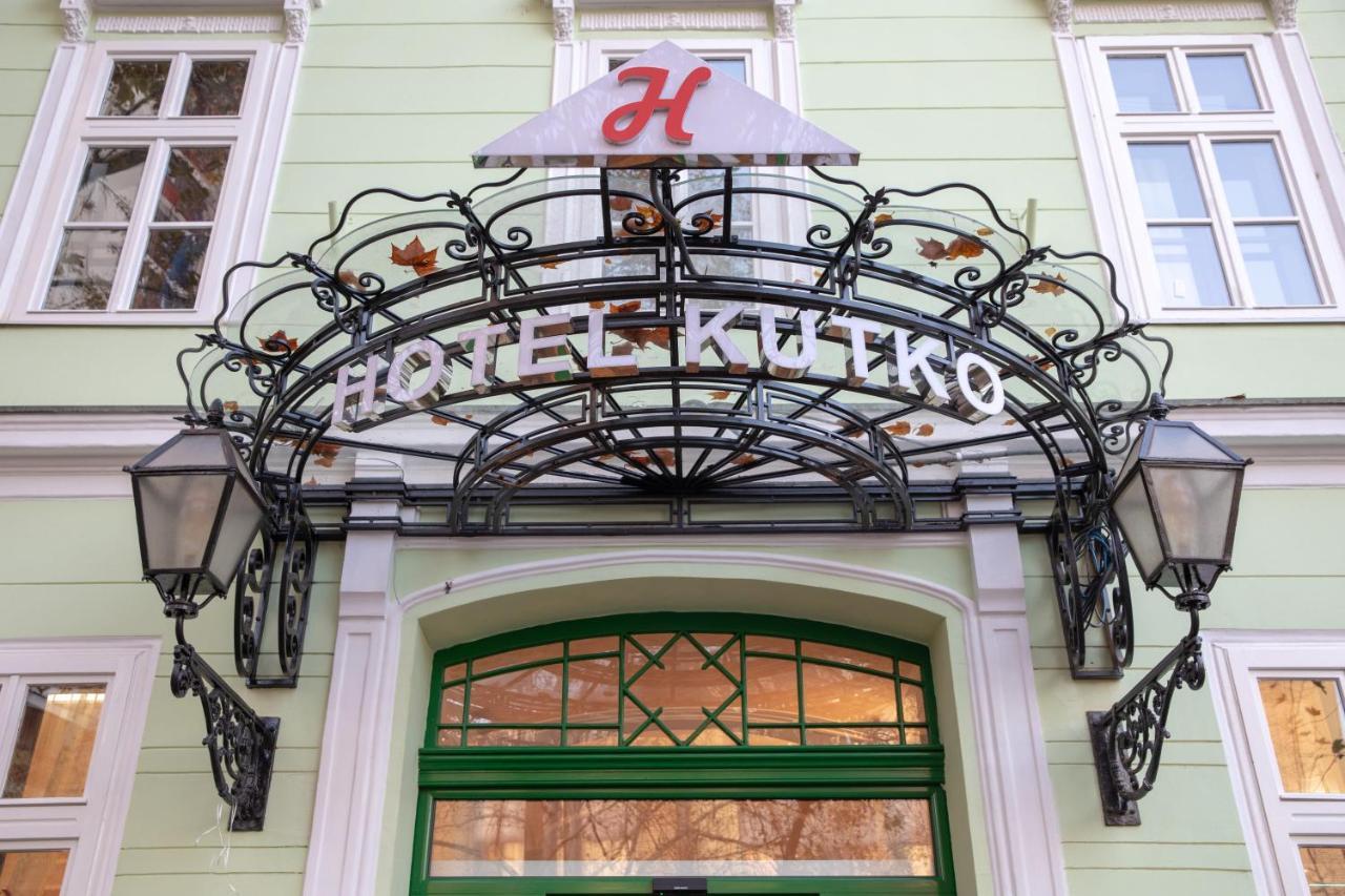 Hotel Kutko Pančevo エクステリア 写真