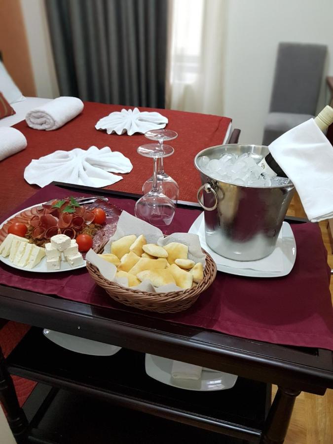 Hotel Kutko Pančevo エクステリア 写真