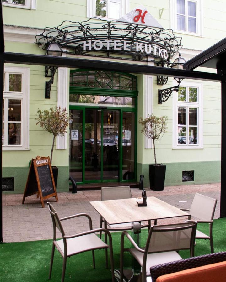 Hotel Kutko Pančevo エクステリア 写真